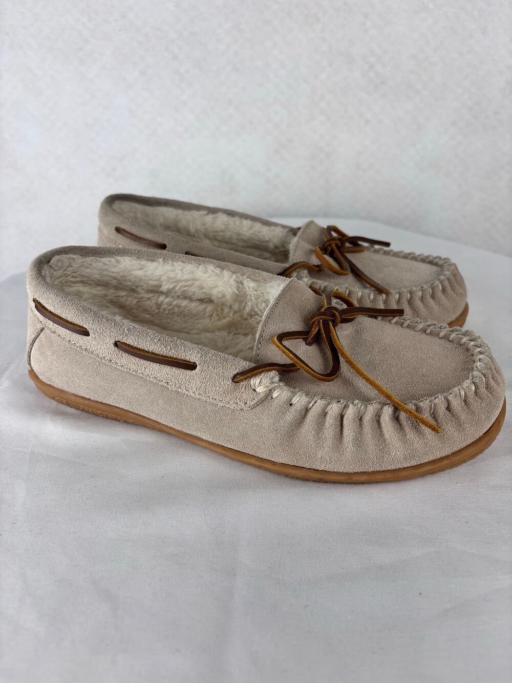 Minnetonka Cally Faux Fur Lined Suede Moccasin Slippers Tan Women’s 7 Cozy